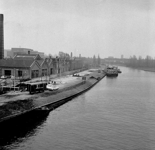 60243 Gezicht op de Tabaksfabriek, koffiebranderij, theehandel en kantoor van de firma Douwe Egberts (Keulsekade 143) ...